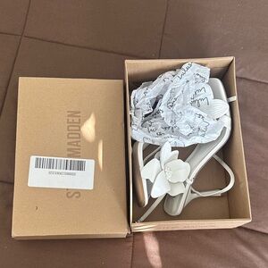 Steve Madden White Floral Heels New 8m
